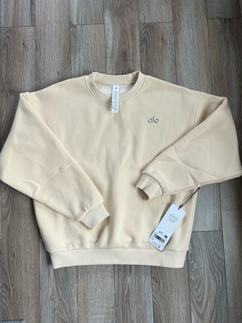 ALO womens crewneck NWT
Small/ Oatmilk